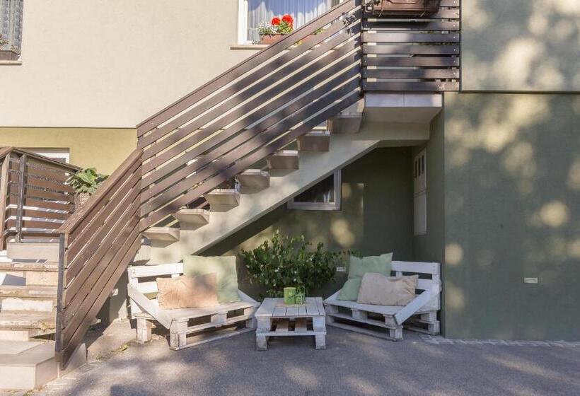 تختخواب و صبحانه Apartments Unite