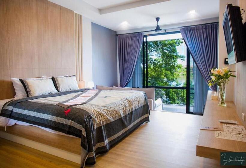 Bed and Breakfast Home By The Bridge