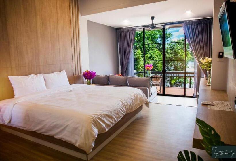 Bed and Breakfast Home By The Bridge