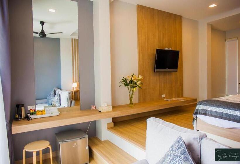 Bed and Breakfast Home By The Bridge