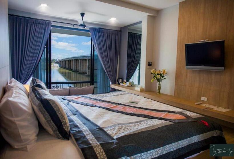 Bed and Breakfast Home By The Bridge