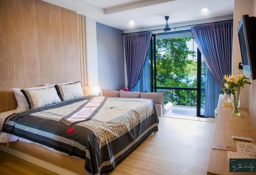 Bed and Breakfast Home By The Bridge