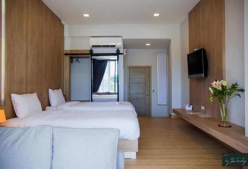 Bed and Breakfast Home By The Bridge