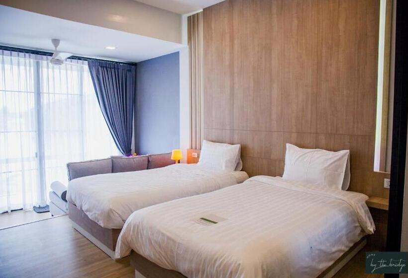 Bed and Breakfast Home By The Bridge