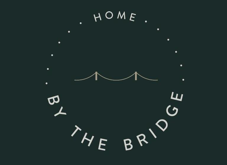 Bed and Breakfast Home By The Bridge