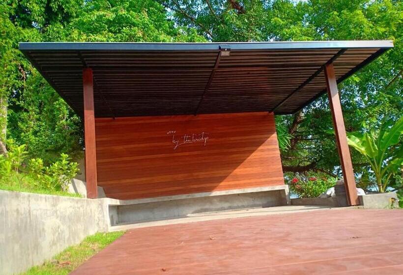 Bed and Breakfast Home By The Bridge