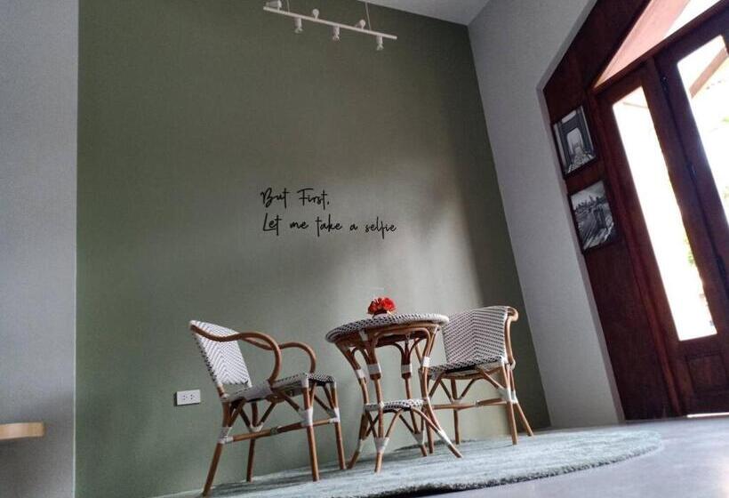 Bed and Breakfast Home By The Bridge