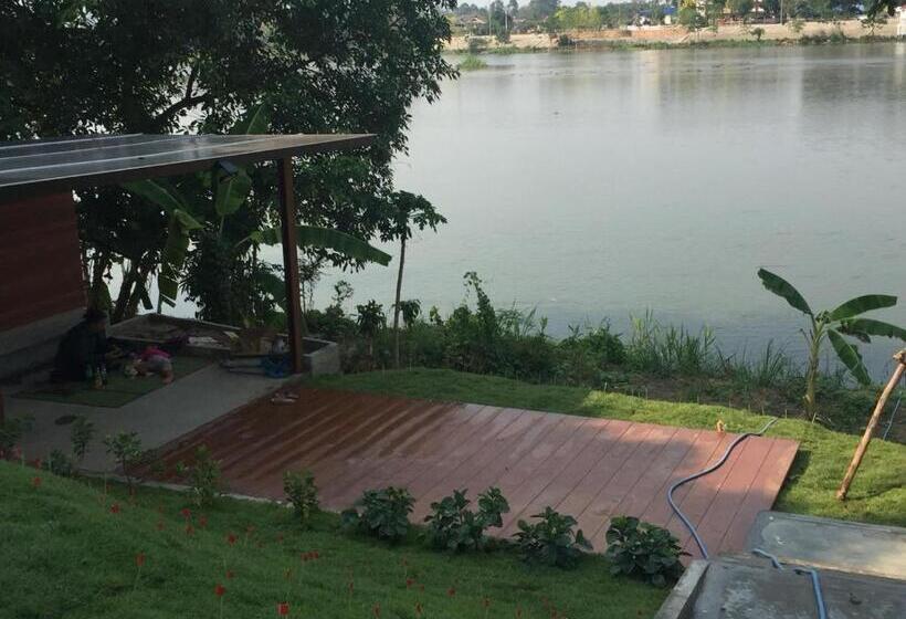 Bed and Breakfast Home By The Bridge