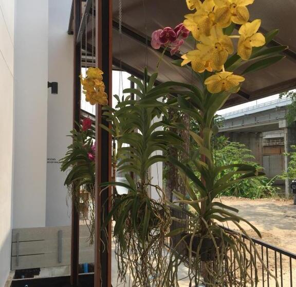 Bed and Breakfast Home By The Bridge