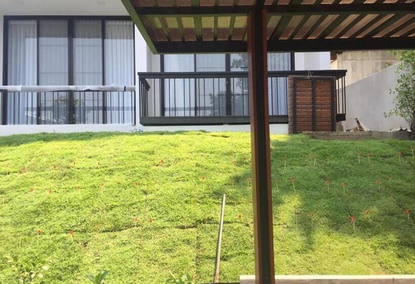 Bed and Breakfast Home By The Bridge