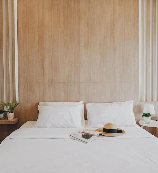 Bed and Breakfast Home By The Bridge