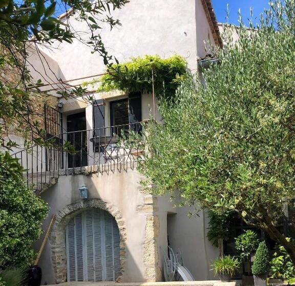 住宿加早餐  La Maison Blanche Uzès