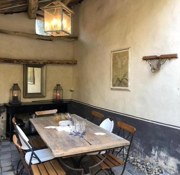 住宿加早餐  La Maison Blanche Uzès