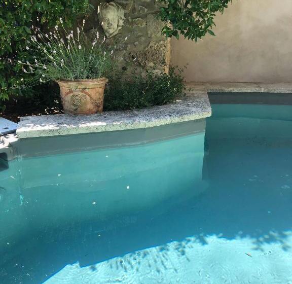 مبيت وإفطار La Maison Blanche Uzès