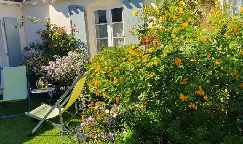 مبيت وإفطار La Passerose 3 Pièces Avec Jardin Au Calme,à 300m De La Plage