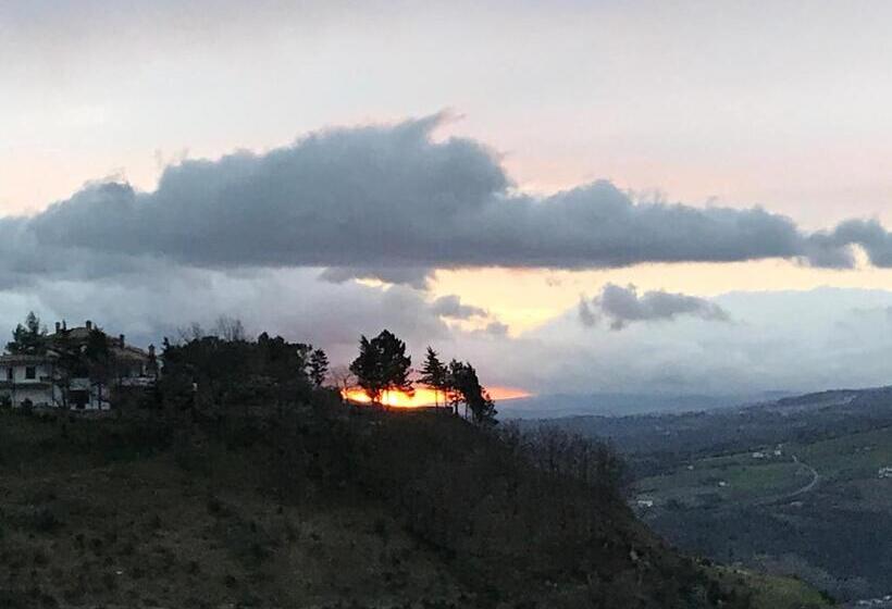 مبيت وإفطار La Vista