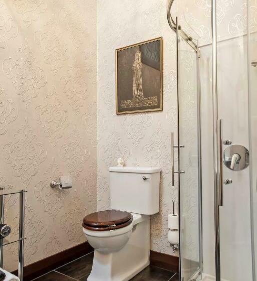 تختخواب و صبحانه Pepper Tree Villa