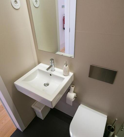 Change The World Hostels   Coimbra   Almedina