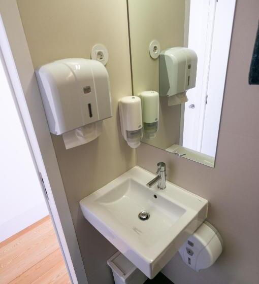 Change The World Hostels   Coimbra   Almedina