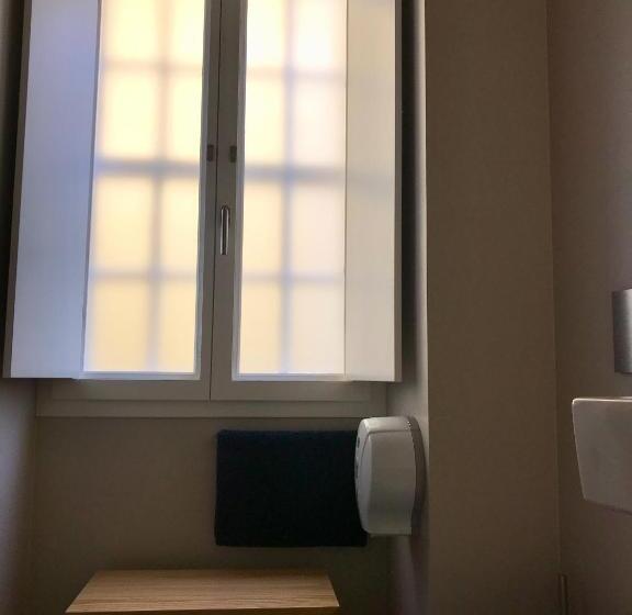 Change The World Hostels   Coimbra   Almedina