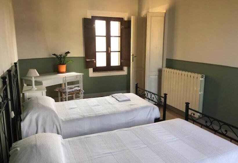 Отель Agriturismo Le Corti Della Gualdana