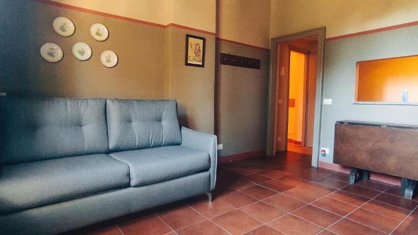 Отель Agriturismo Le Corti Della Gualdana