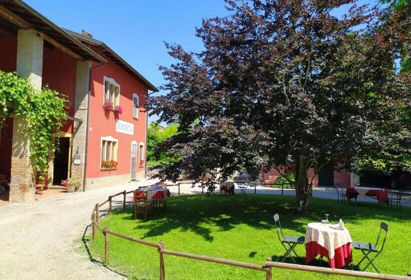 Отель Agriturismo Le Corti Della Gualdana