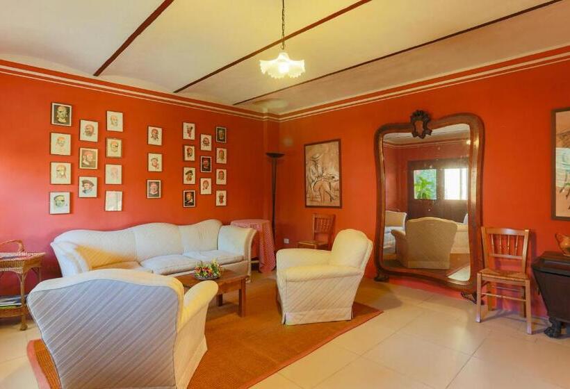 Отель Agriturismo Le Corti Della Gualdana