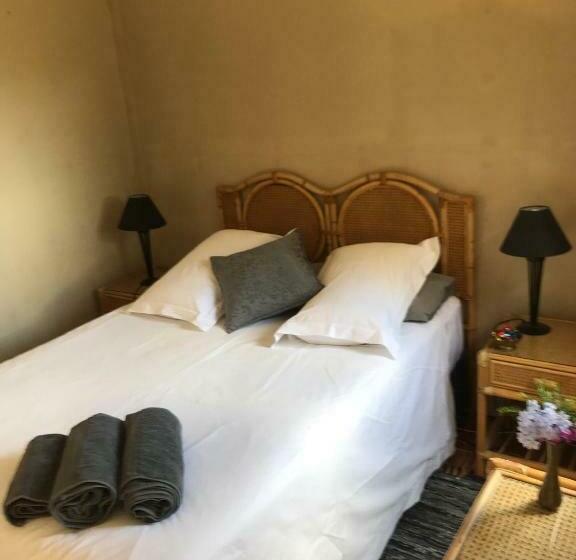 בית מלון כפרי Bare Necessities, Nudist Only Venue Naturist, Clothes Free