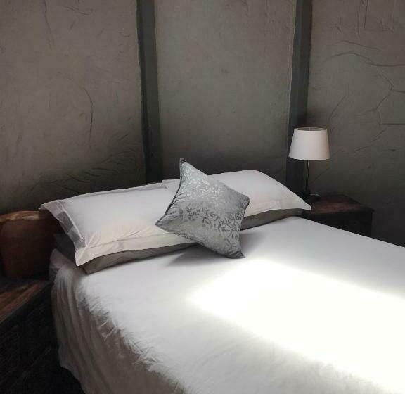 בית מלון כפרי Bare Necessities, Nudist Only Venue Naturist, Clothes Free