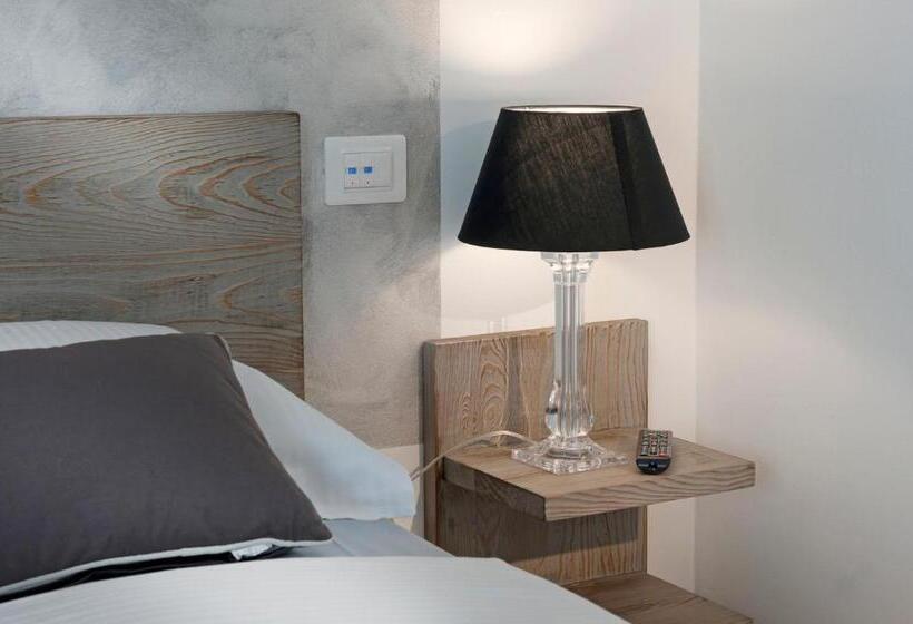 ホテル Le Suites   Di Fronte Ospedale Sacro Cuore