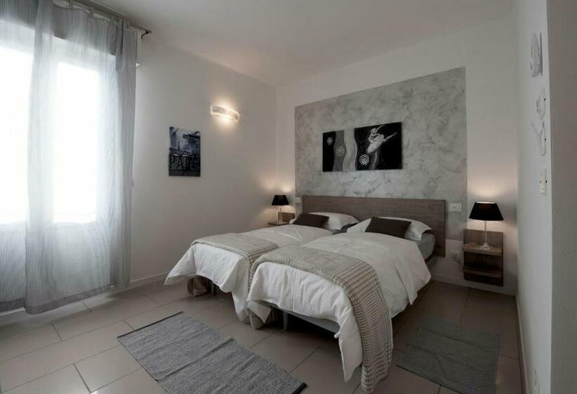 ホテル Le Suites   Di Fronte Ospedale Sacro Cuore