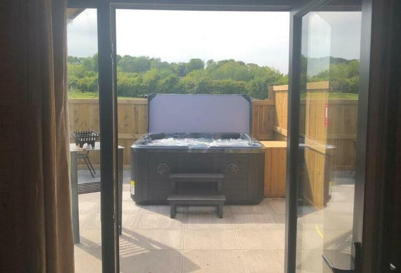 酒店 Superior Glamping Pod With Hot Tub