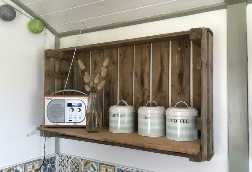 Отель Willowbank Shepherds Hut