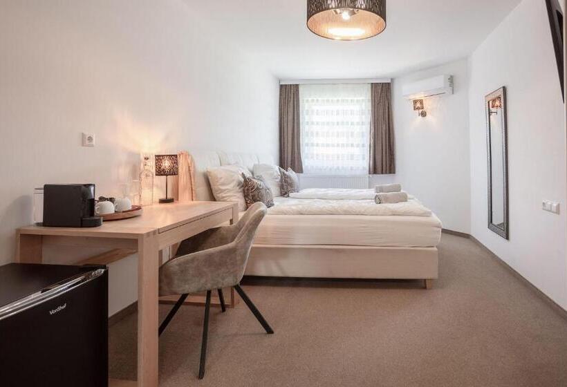 פנסיון Casa Plus