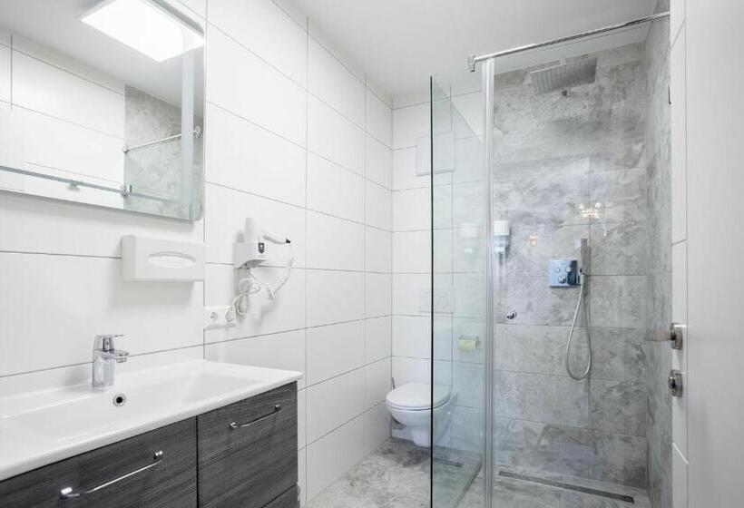 פנסיון Casa Plus