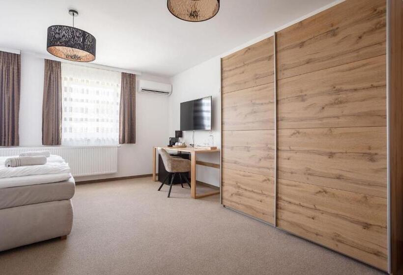 פנסיון Casa Plus