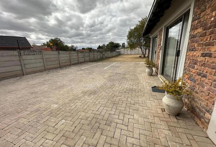 膳宿费 Cornerstone Guest House