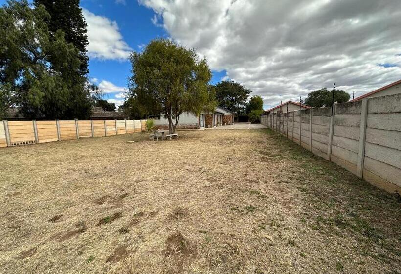 膳宿费 Cornerstone Guest House