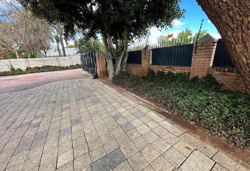 膳宿费 Cornerstone Guest House