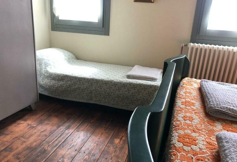 Room In B&b   B&b Carlonga A Double Room For Two People