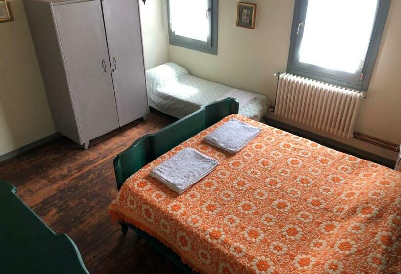 Room In B&b   B&b Carlonga A Double Room For Two People