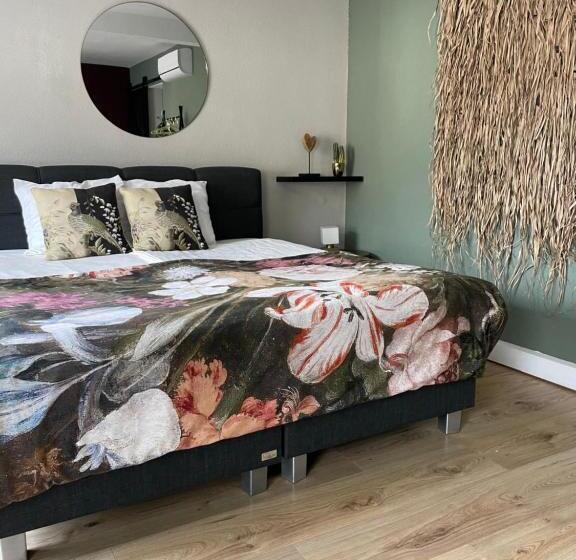 تختخواب و صبحانه Castle View 2