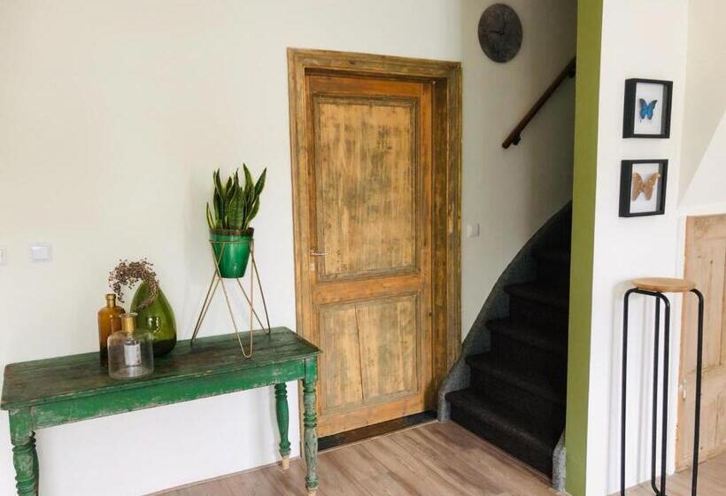 تختخواب و صبحانه Castle View 2