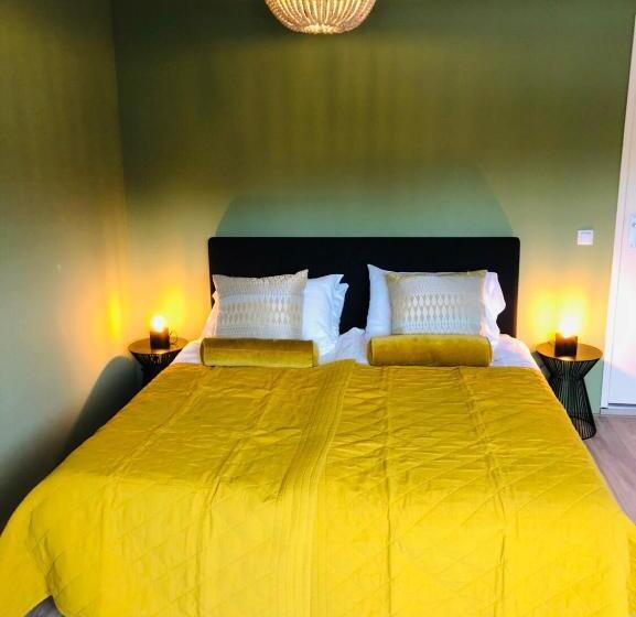 تختخواب و صبحانه Castle View 2