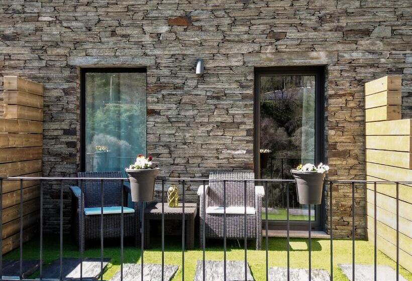 Bed and Breakfast Dois Lagares House