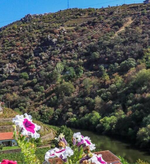 Bed and Breakfast Dois Lagares House