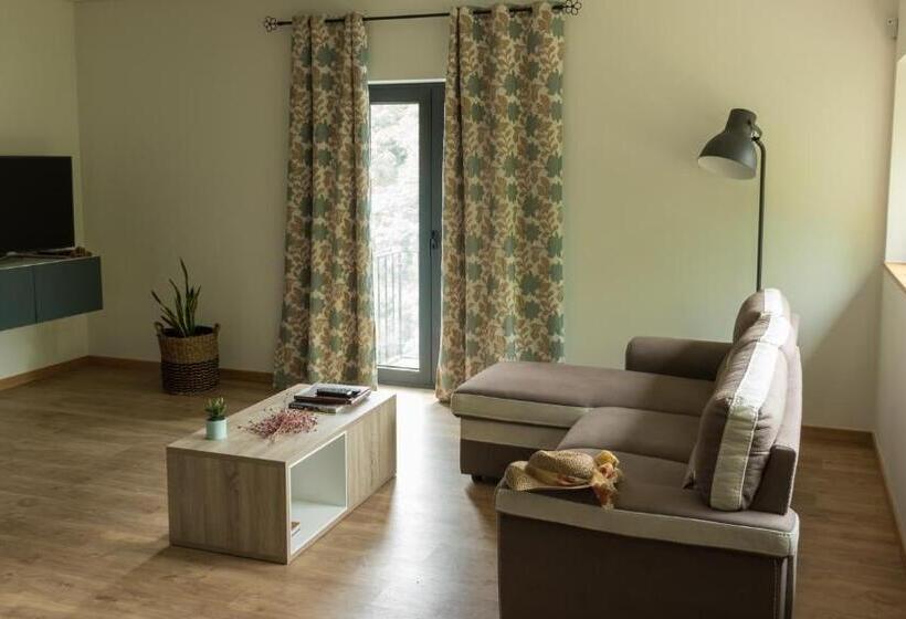 Bed and Breakfast Dois Lagares House