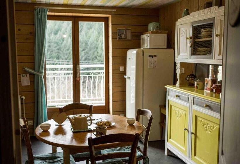 Bed and Breakfast Le Vallon D Armandine, Gîte écologique Auvergne