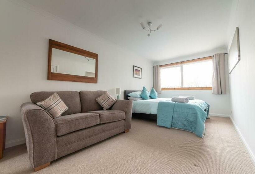 Bed and Breakfast No. Three